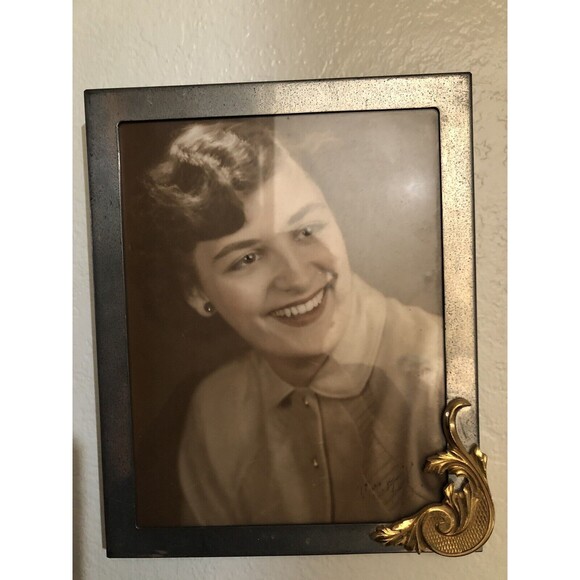 Vintage Framed Photograph Of Lady (Gold Silver Metal Photo Frame) 8x10 - Picture 1 of 3